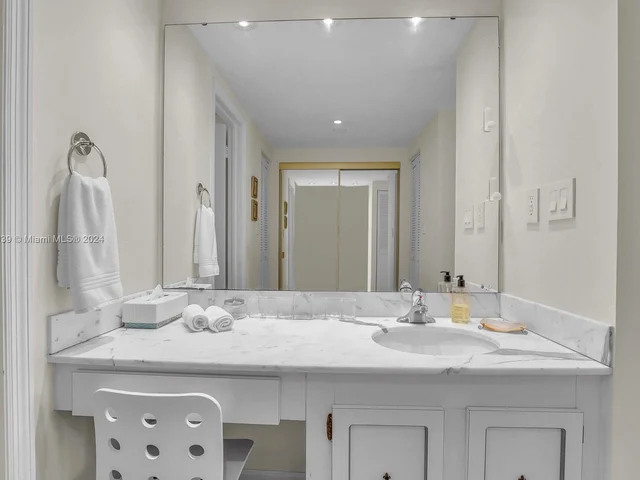 177 Ocean Lane Dr # 413, Key Biscayne FL 33149