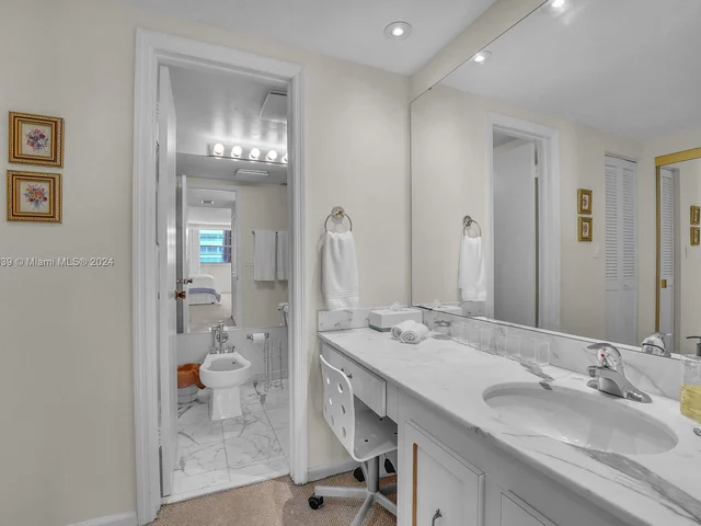 177 Ocean Lane Dr # 413, Key Biscayne FL 33149