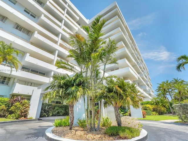 177 Ocean Lane Dr # 413, Key Biscayne FL 33149