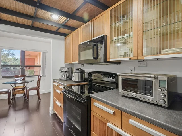 7401 NW 16th St # 308, Plantation FL 33313