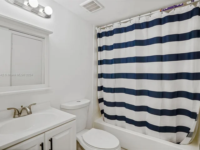 7401 NW 16th St # 308, Plantation FL 33313