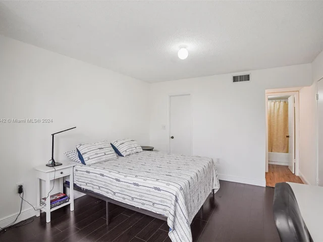 7401 NW 16th St # 308, Plantation FL 33313