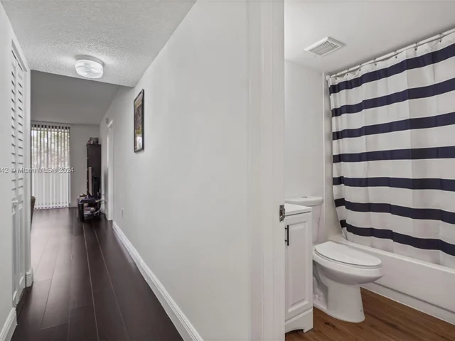 7401 NW 16th St # 308, Plantation FL 33313