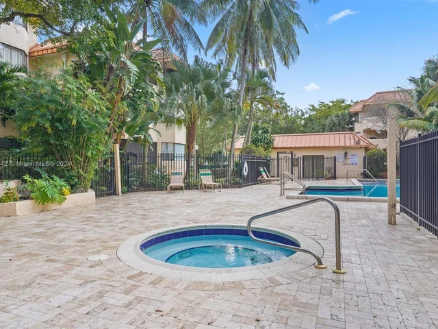 7401 NW 16th St # 308, Plantation FL 33313