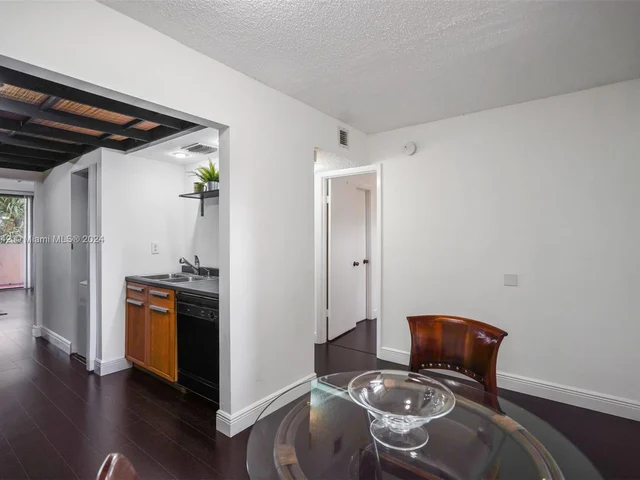 7401 NW 16th St # 308, Plantation FL 33313