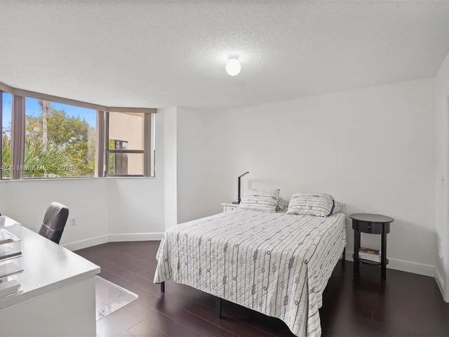 7401 NW 16th St # 308, Plantation FL 33313