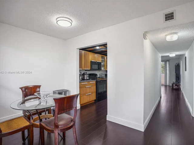 7401 NW 16th St # 308, Plantation FL 33313