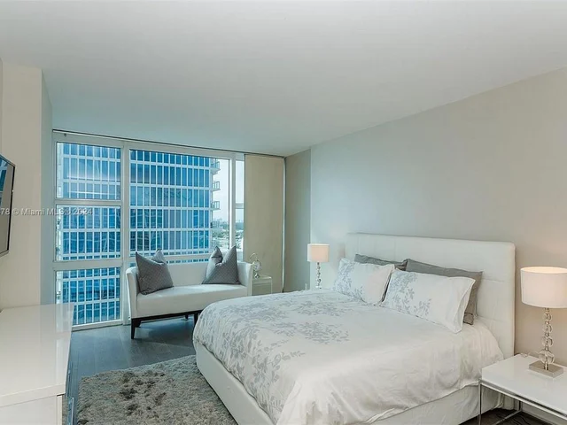 6801 Collins Ave, Miami Beach FL 33141