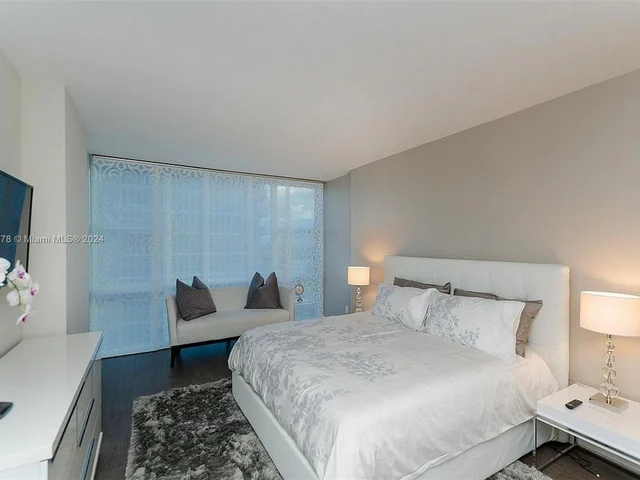 6801 Collins Ave, Miami Beach FL 33141