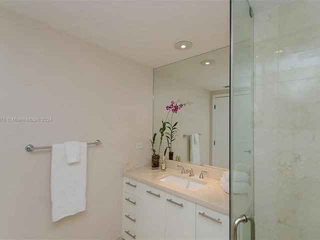 6801 Collins Ave, Miami Beach FL 33141