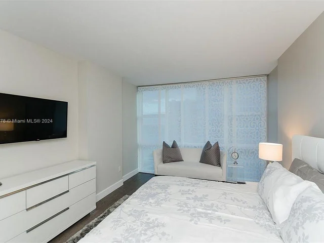 6801 Collins Ave, Miami Beach FL 33141