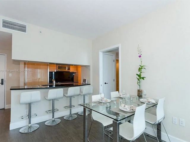 6801 Collins Ave, Miami Beach FL 33141