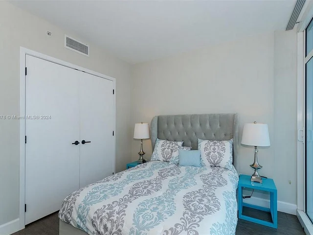 6801 Collins Ave, Miami Beach FL 33141