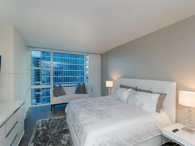 6801 Collins Ave, Miami Beach FL 33141