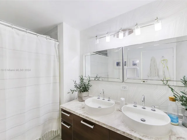 244 Biscayne Blvd # 446, Miami FL 33132