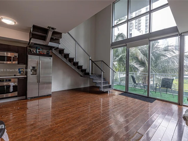 90 SW 3rd St, Miami FL 33130