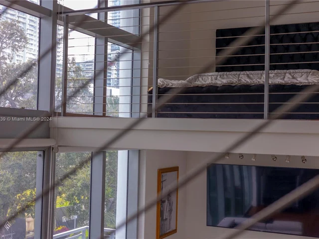 90 SW 3rd St, Miami FL 33130