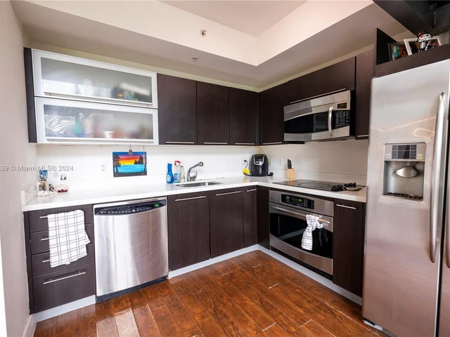 90 SW 3rd St, Miami FL 33130