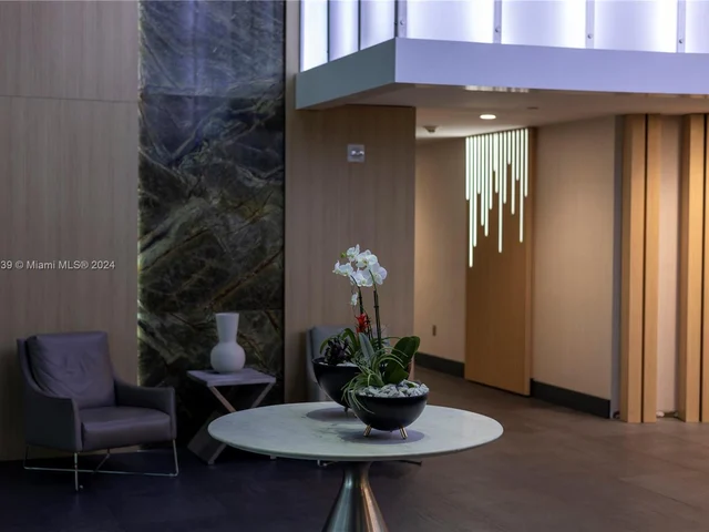 90 SW 3rd St, Miami FL 33130