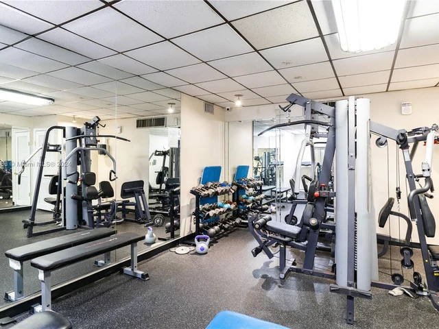 2450 NE 135th St # 1009, North Miami FL 33181