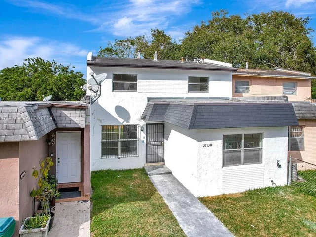 21130 NW 39th Ave, Miami Gardens FL 33055