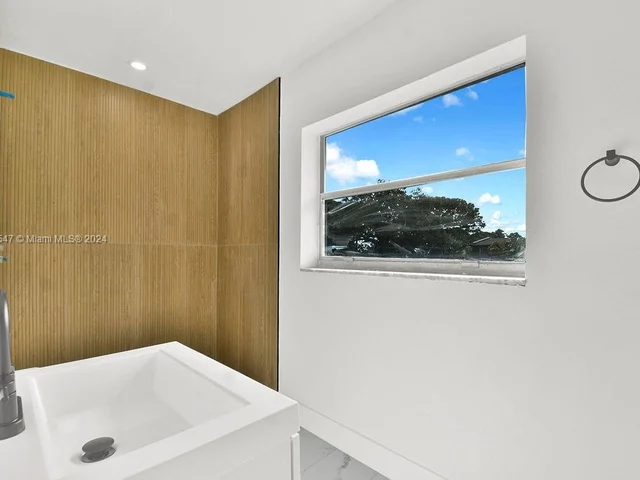 21130 NW 39th Ave, Miami Gardens FL 33055