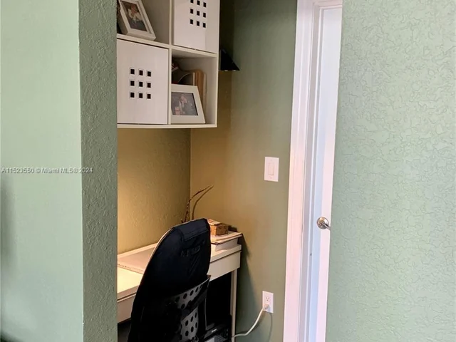 3000 Marcos Dr # P512, Aventura FL 33160