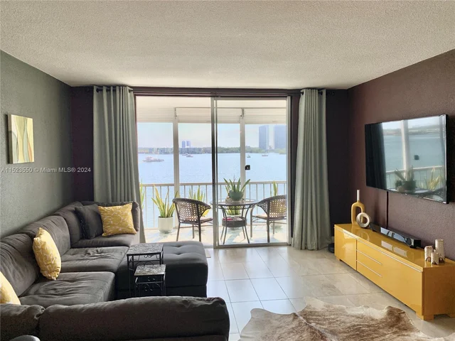 3000 Marcos Dr # P512, Aventura FL 33160