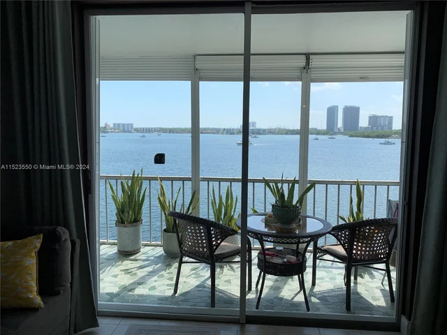 3000 Marcos Dr # P512, Aventura FL 33160