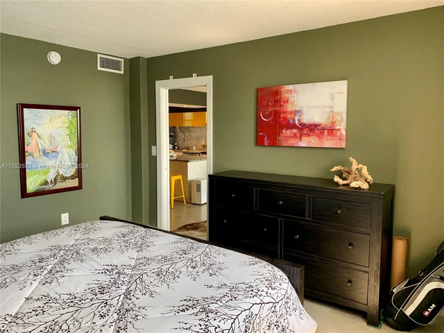 3000 Marcos Dr # P512, Aventura FL 33160