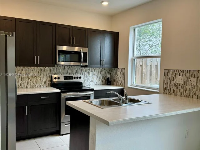 2604 SE 11th Ct, Homestead FL 33035