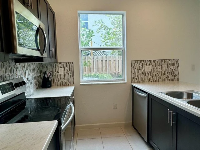 2604 SE 11th Ct, Homestead FL 33035