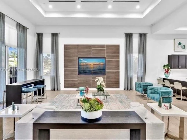 2604 SE 11th Ct, Homestead FL 33035