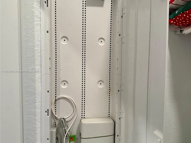 2604 SE 11th Ct, Homestead FL 33035