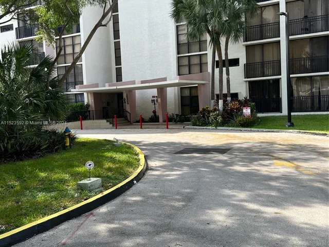 16909 N Bay Rd # 310, Sunny Isles Beach FL 33160