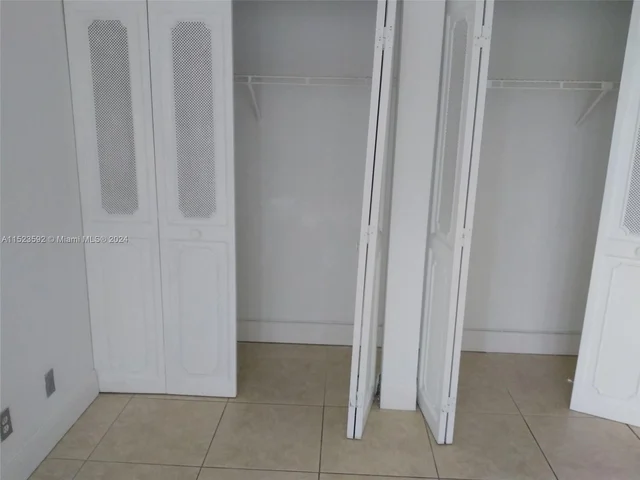 16909 N Bay Rd # 310, Sunny Isles Beach FL 33160