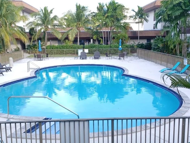 7473 SW 82nd St # A112, Miami FL 33143