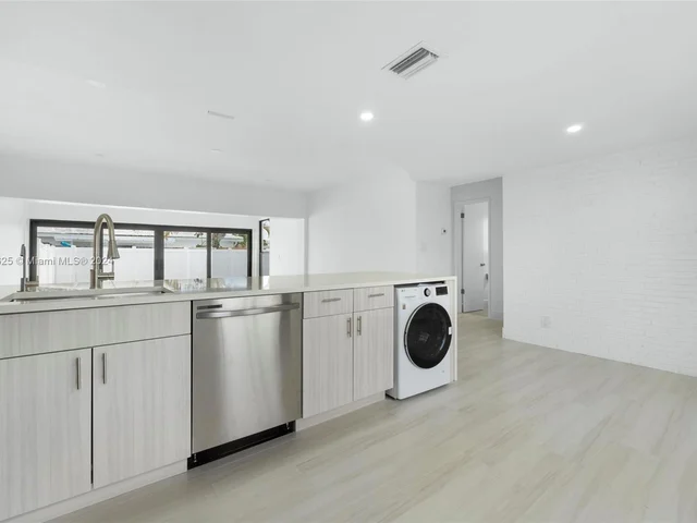 700 NE 23rd Ave # 1, Pompano Beach FL 33062