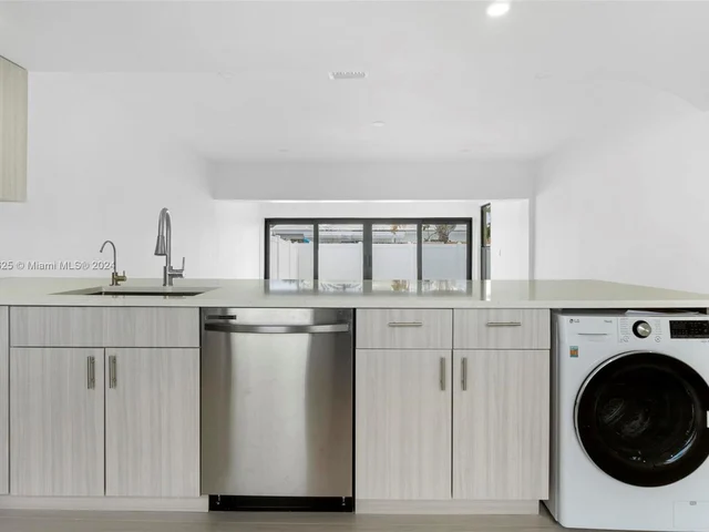 700 NE 23rd Ave # 1, Pompano Beach FL 33062