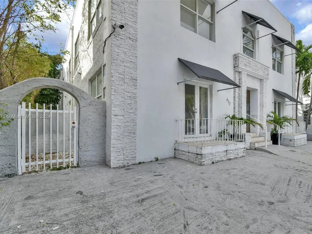 612 15th St # 16, Miami Beach FL 33139