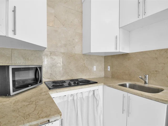 612 15th St # 16, Miami Beach FL 33139