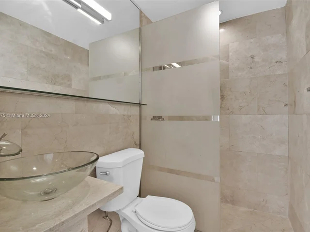 612 15th St # 16, Miami Beach FL 33139