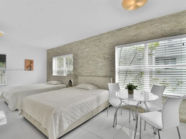 612 15th St # 16, Miami Beach FL 33139