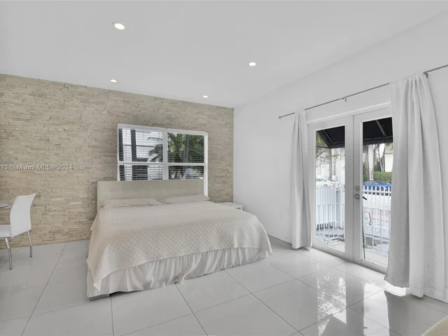 612 15th St # 8, Miami Beach FL 33139