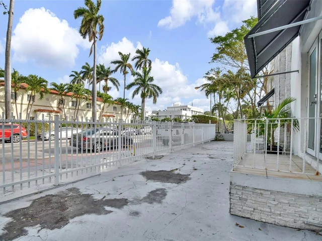 612 15th St # 8, Miami Beach FL 33139