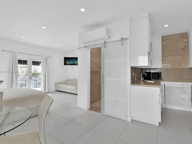 612 15th St # 8, Miami Beach FL 33139