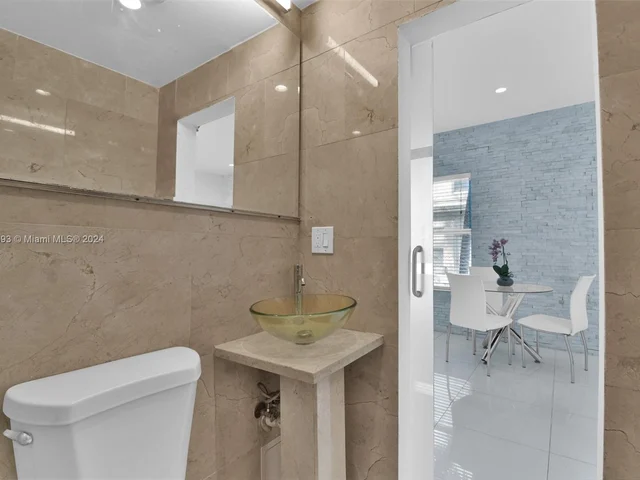 612 15th St # 8, Miami Beach FL 33139