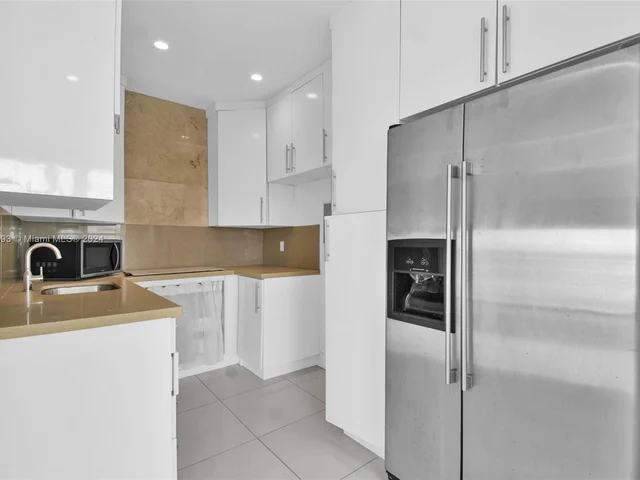 612 15th St # 8, Miami Beach FL 33139