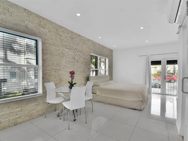 612 15th St # 8, Miami Beach FL 33139