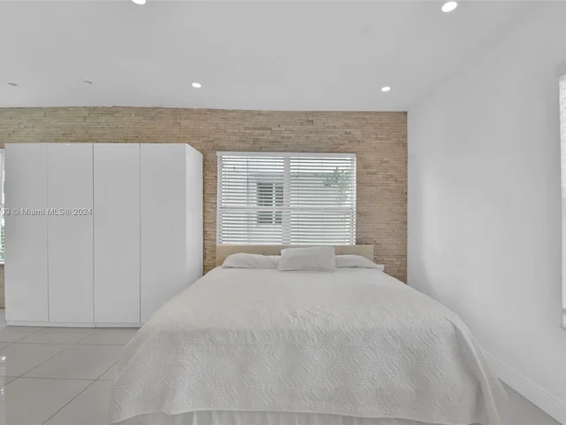 612 15th St # 11, Miami Beach FL 33139